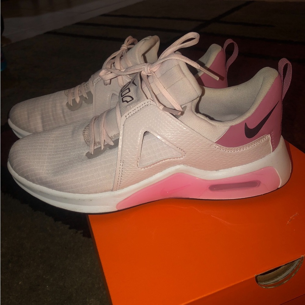 Woman’s Nike’s. Never worn. Size 8.5 still in original box.
